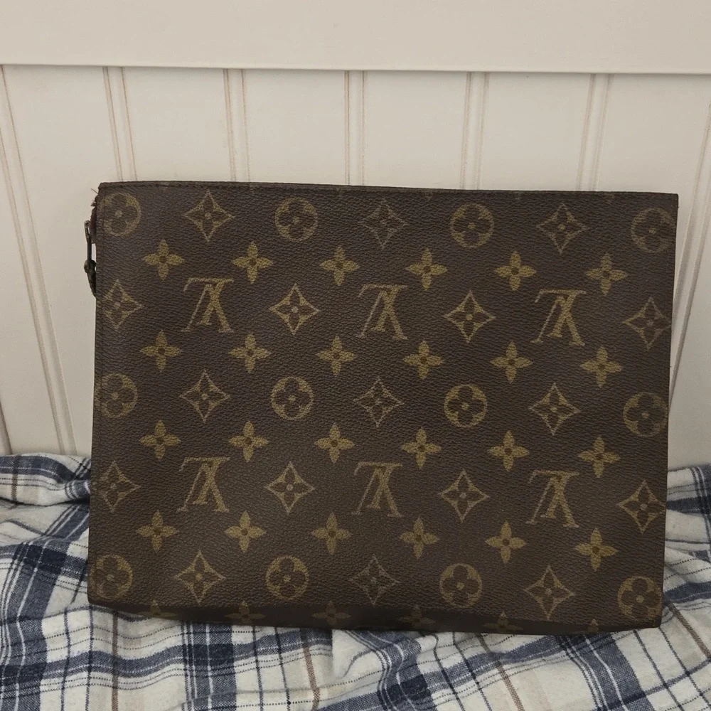 LOUIS VUITTON Monogram Toiletry Pouch 26